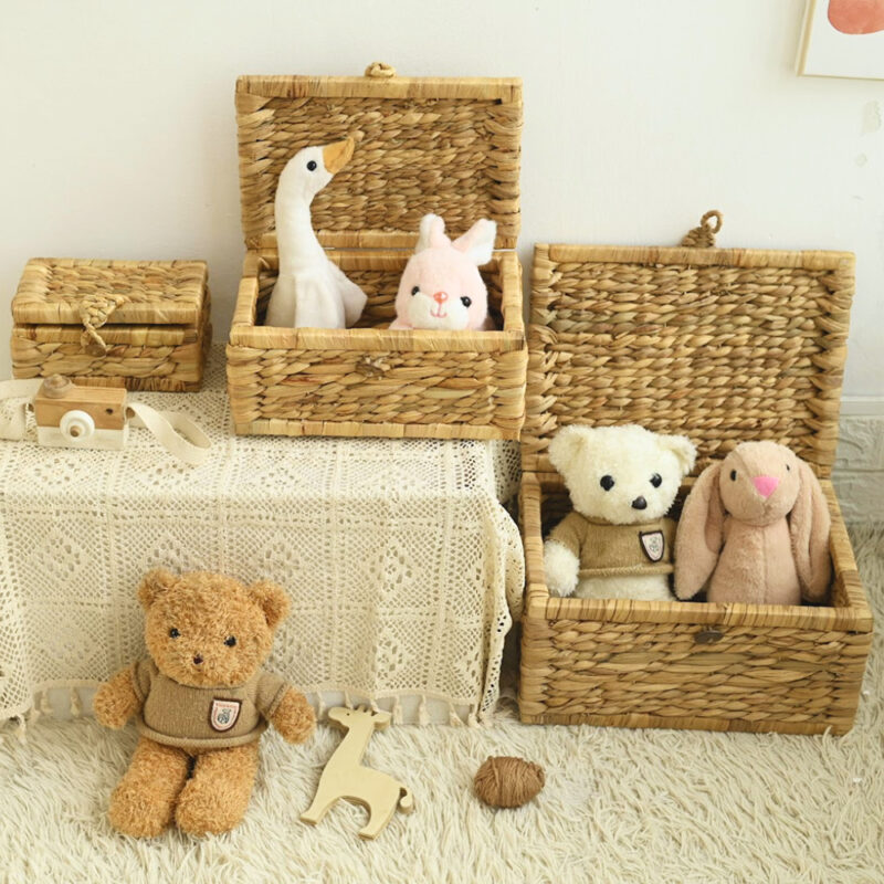 Set of 3 Wicker Storage Baskets with Lids and Wooden Frame3